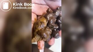 A messy toilet poo..