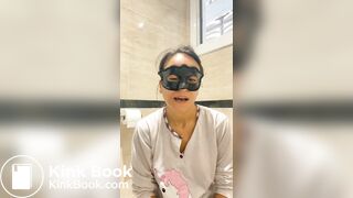 Girl pooping - video 425