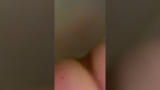 MILF takes a quick softer dump