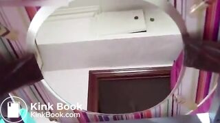 girls take turns shitting