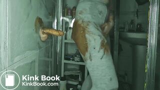 Pooping while fucking a dillo