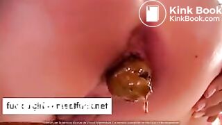 CAMGIRL constipated SCAT woman who shits