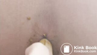 Amature girl rubbing scat