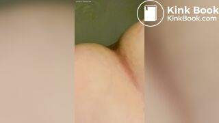 MILF takes her morning dump