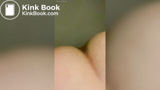 MILF takes her morning dump