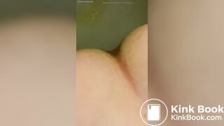 MILF takes her morning dump