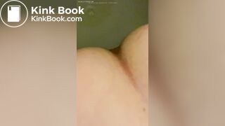 MILF takes her morning dump