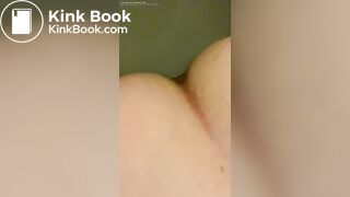 MILF takes her morning dump