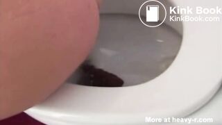 BLONDE COLLEGE GIRL CRACKLE SHIT