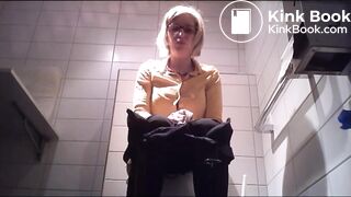 5 blondies pooping in public toilet