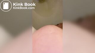 MILF takes her morning poo