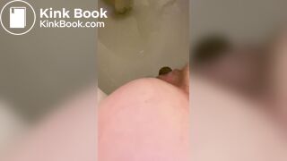 MILF takes her morning poo