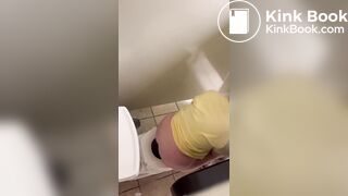 MILF drops some turds