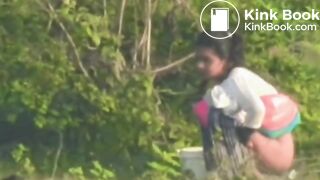 Desi girl open scat