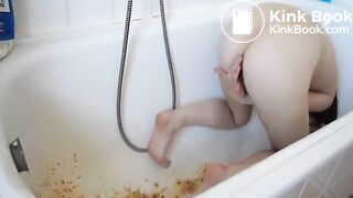 Richtig geile Durchfall.. German girl has diarrhea..