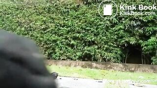 German scat girl.. im Garten!