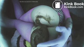 SEXY PAWG TAKES A NICE SHIT