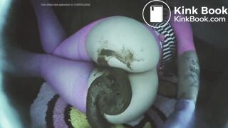 SEXY PAWG TAKES A NICE SHIT