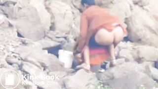 INDIAN SEXY ASS LADY OPEN SHITTING