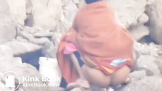 INDIAN SEXY ASS LADY OPEN SHITTING