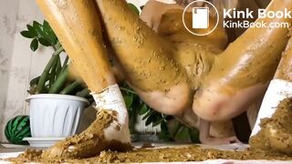 Scat girl pooping an smearing