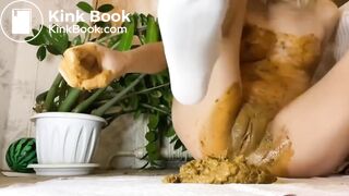 Scat girl pooping an smearing