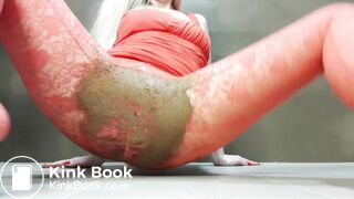 Big poop in red tights