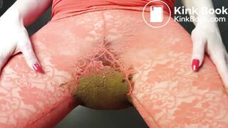 Big poop in red tights