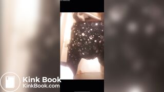 Mature woman fills pantys in leggings
