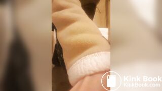 Woman shits her sparkly leggings