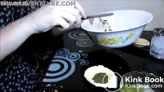 Hot blonde and her shitty cakes