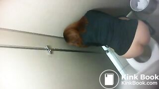 Beautiful butt caught shitting