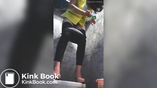 Thai student pooping and washing her ass