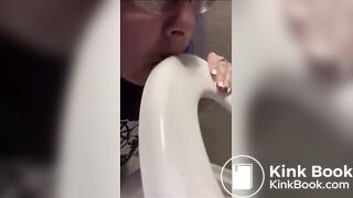 Toilet licking - video 15