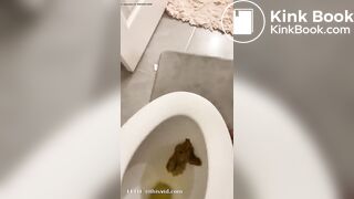Big booty ebony release shit over toilet - video 6