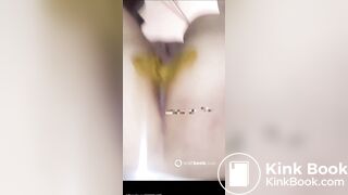 Thick Latina squats and shits