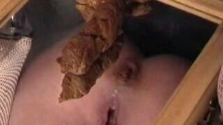 Teenage Lucy shits on a mirror