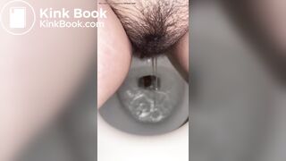 My girlfriend pooping