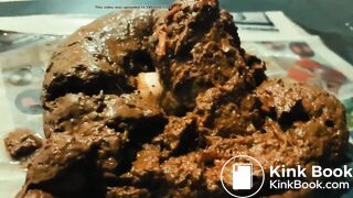 Blonde shitting - video 7