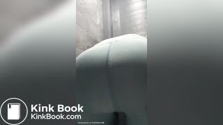 girl shits her leggings at the gym