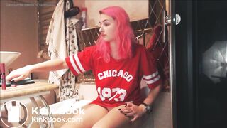 Pink haired girl pooping 2