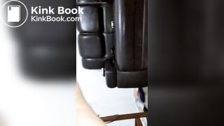 Novinha cagando gostoso .young girl shitting hot part 1