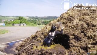 Rada Brewers Bucket Trap - Masturbating in cowshit