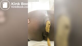 Big booty ebony release shit over toilet - video 9