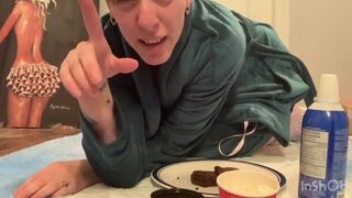MILF Adds Shit To Her Breakfast