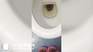 Indian girl shits/farts while showing her pretty toes