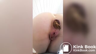 Girl pooping - video 337