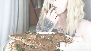 delicious pizza with shit
