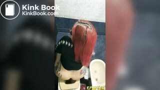 Big booty Latina shitting in toilet