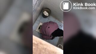 iranian milf pooping